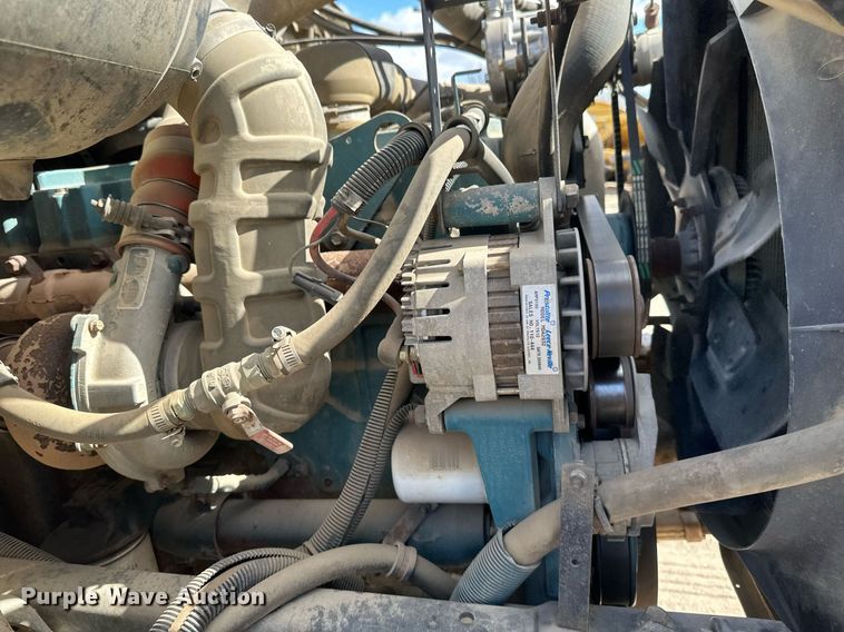 image for item EN3016 1995 International  4900 water truck