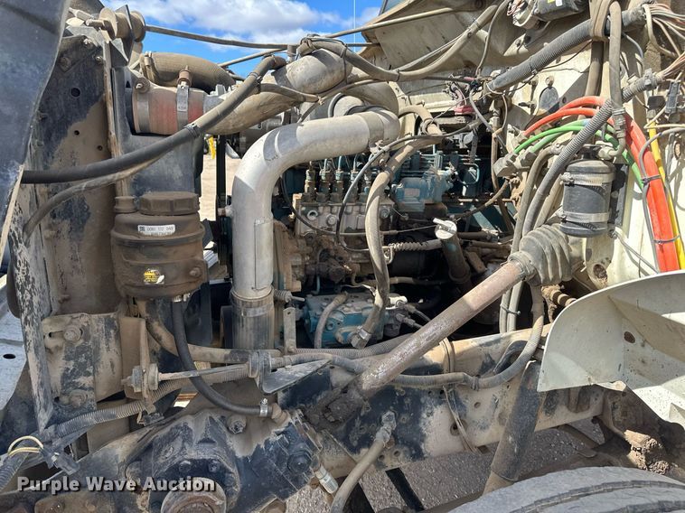 image for item EN3016 1995 International  4900 water truck