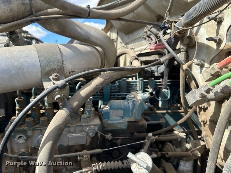 image for item EN3016 1995 International  4900 water truck