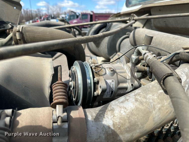 image for item EN3016 1995 International  4900 water truck