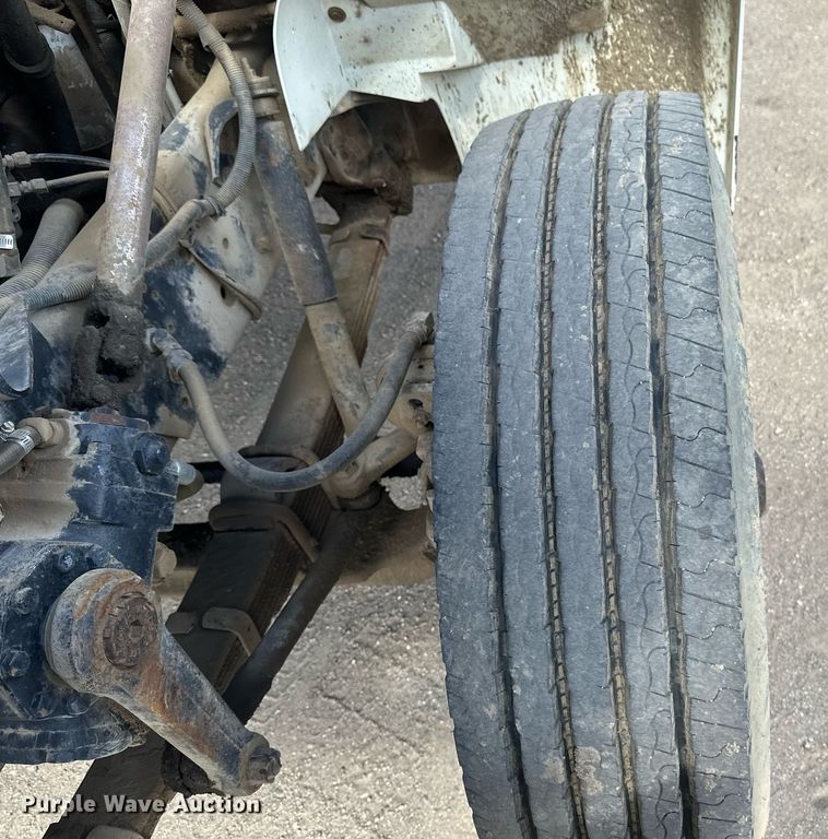 image for item EN3016 1995 International  4900 water truck