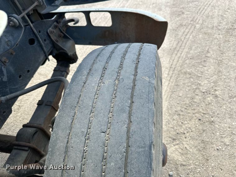 image for item EN3016 1995 International  4900 water truck