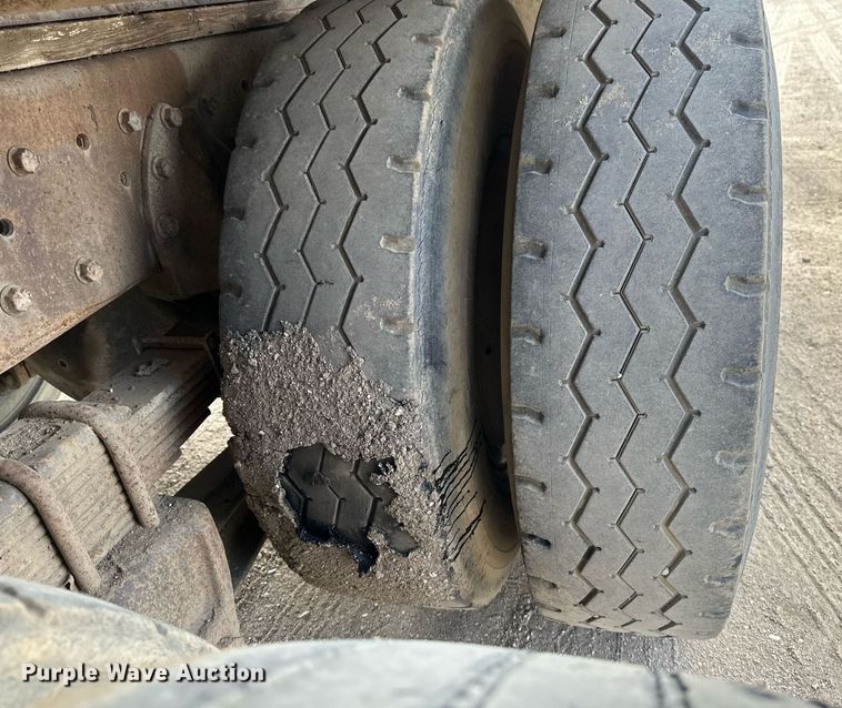 image for item EN3016 1995 International  4900 water truck