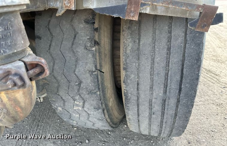 image for item EN3016 1995 International  4900 water truck