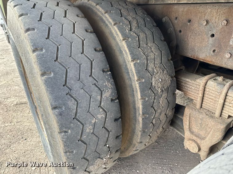 image for item EN3016 1995 International  4900 water truck