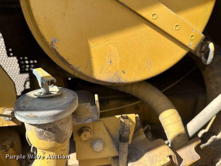 image for item EN3017 1992 Caterpillar  D4H XL dozer