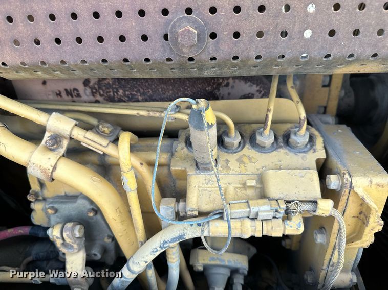 image for item EN3017 1992 Caterpillar  D4H XL dozer