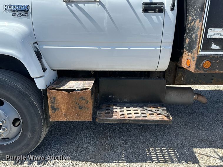 image for item EN3018 1996 Chevrolet  Kodiak  rollback truck