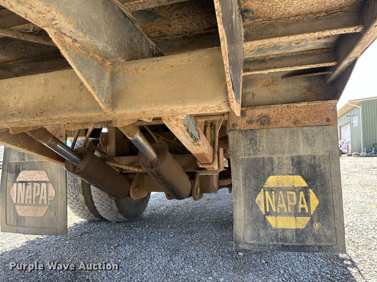 image for item EN3018 1996 Chevrolet  Kodiak  rollback truck