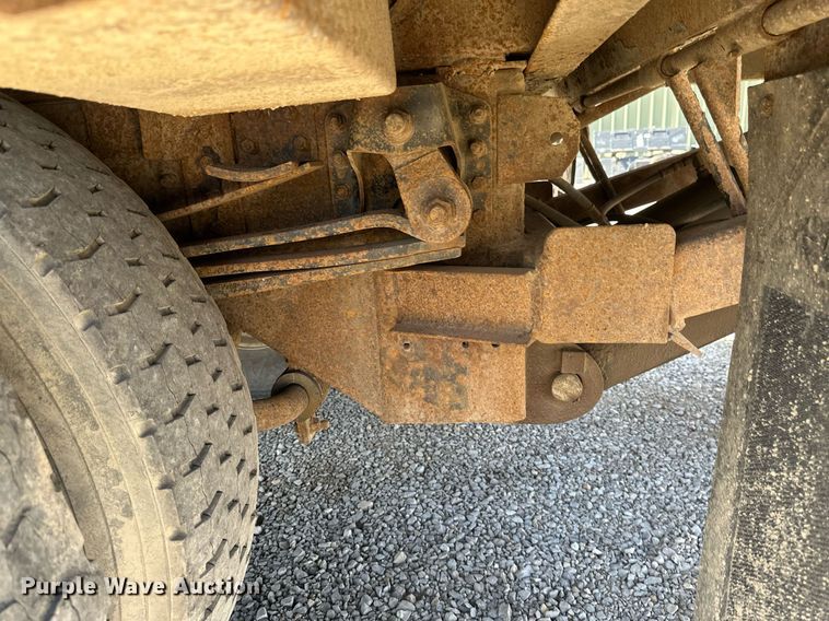 image for item EN3018 1996 Chevrolet  Kodiak  rollback truck