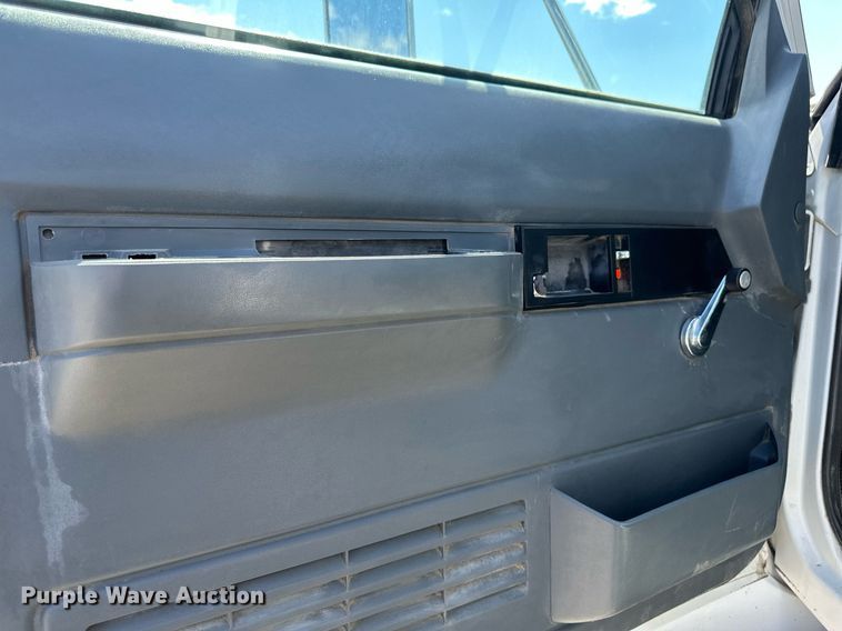 image for item EN3018 1996 Chevrolet  Kodiak  rollback truck