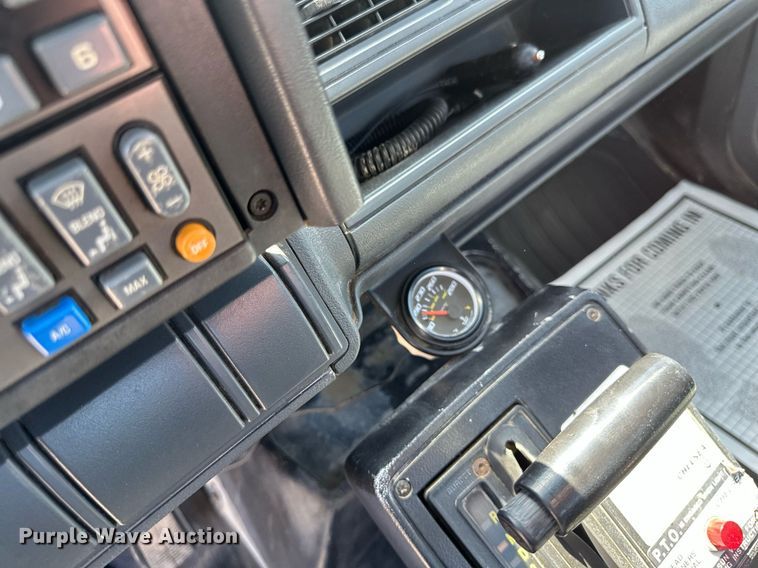 image for item EN3018 1996 Chevrolet  Kodiak  rollback truck