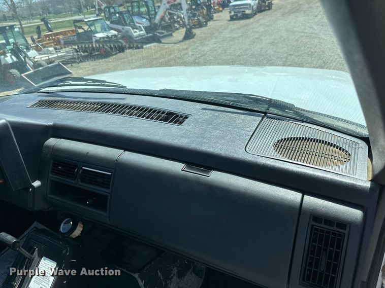 image for item EN3018 1996 Chevrolet  Kodiak  rollback truck