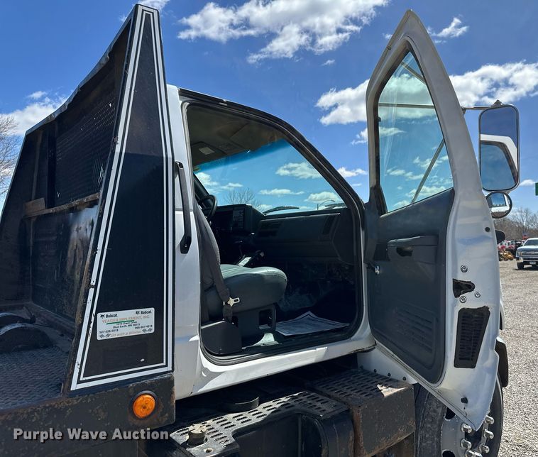 image for item EN3018 1996 Chevrolet  Kodiak  rollback truck