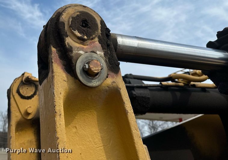 image for item EN3027 Halla 380 wheel loader