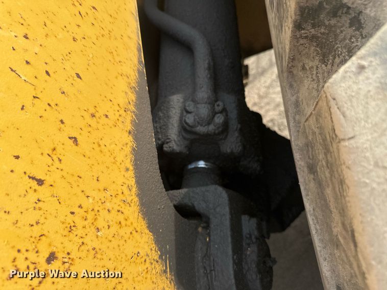 image for item EN3027 Halla 380 wheel loader