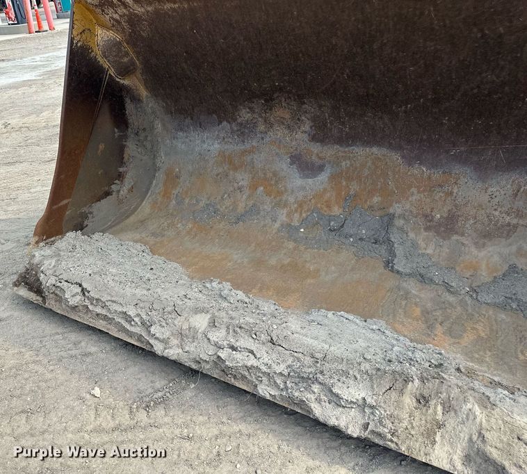 image for item EN3027 Halla 380 wheel loader