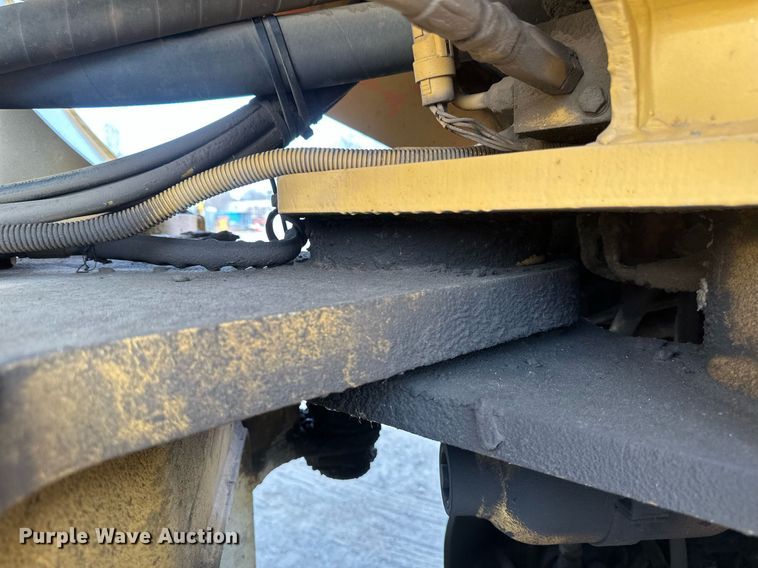 image for item EN3027 Halla 380 wheel loader