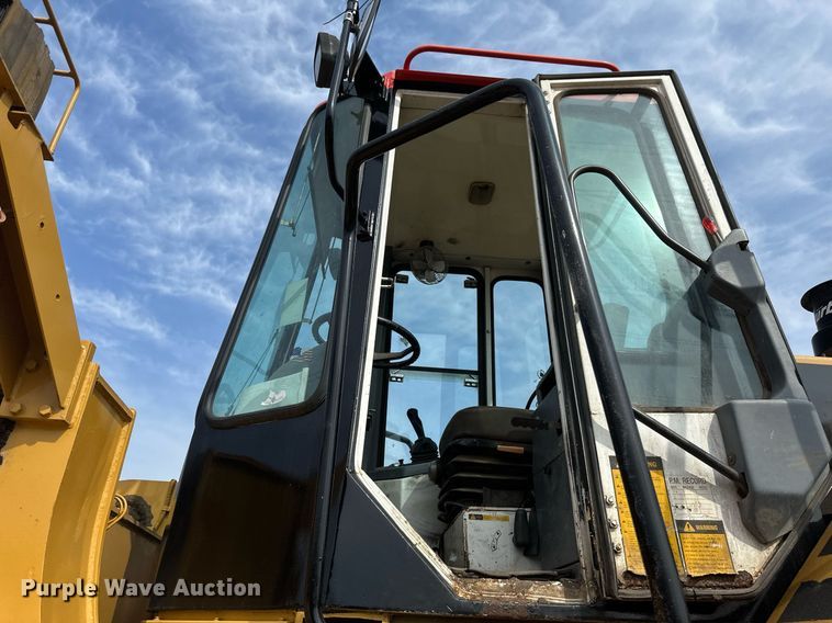 image for item EN3027 Halla 380 wheel loader