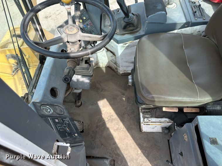 image for item EN3027 Halla 380 wheel loader