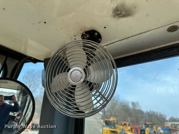 image for item EN3027 Halla 380 wheel loader