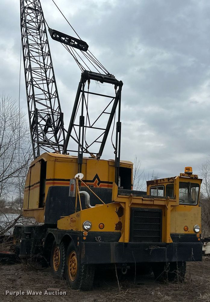 image for item EN3028 1986 American 7450 crane