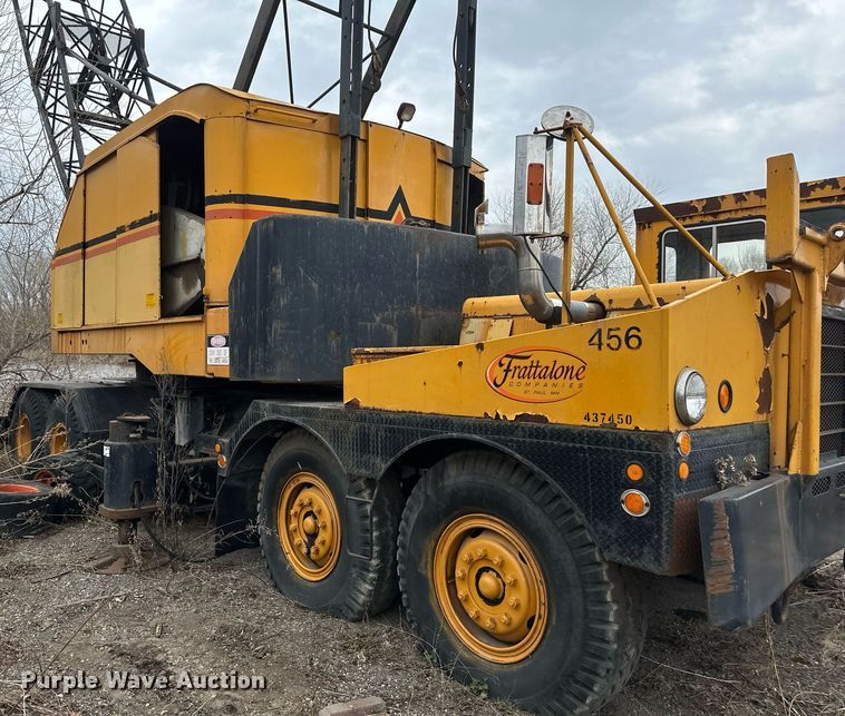 image for item EN3028 1986 American 7450 crane