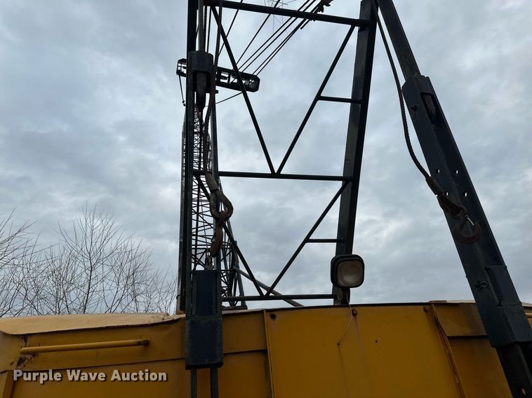 image for item EN3028 1986 American 7450 crane
