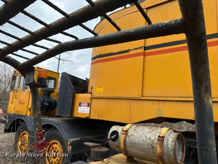 image for item EN3028 1986 American 7450 crane