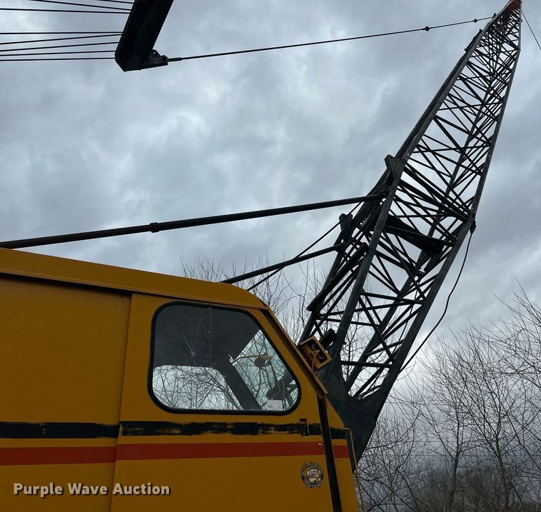 image for item EN3028 1986 American 7450 crane