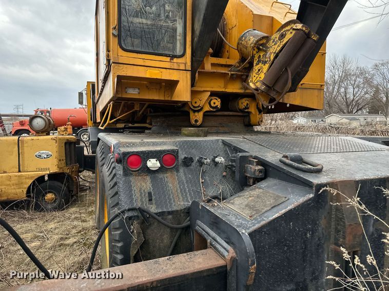 image for item EN3028 1986 American 7450 crane