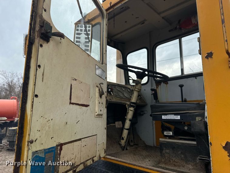 image for item EN3028 1986 American 7450 crane