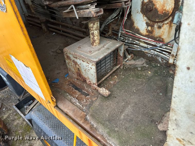 image for item EN3028 1986 American 7450 crane