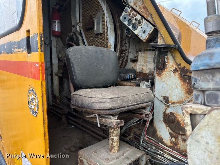 image for item EN3028 1986 American 7450 crane