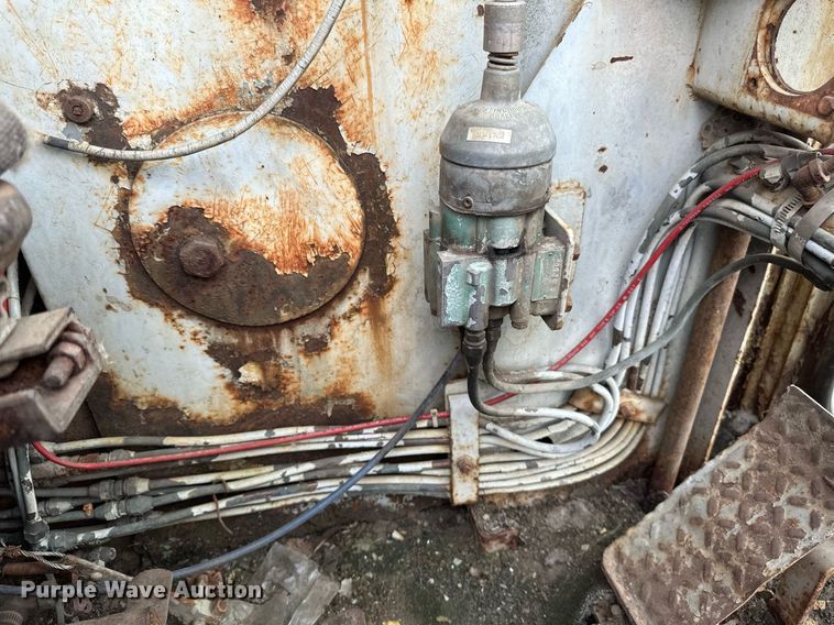 image for item EN3028 1986 American 7450 crane