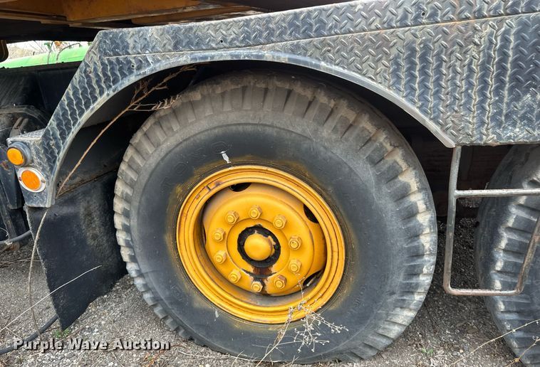 image for item EN3028 1986 American 7450 crane