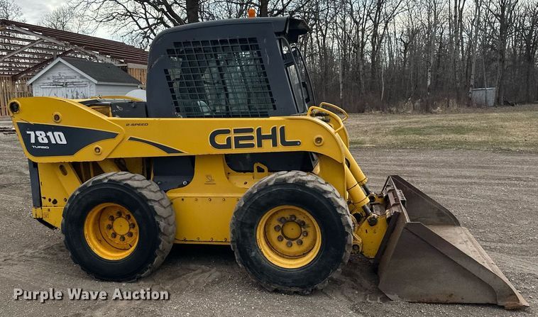 image for item EN3030 2005 Gehl 7810 skid steer loader