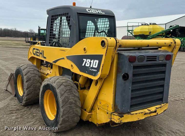 image for item EN3030 2005 Gehl 7810 skid steer loader