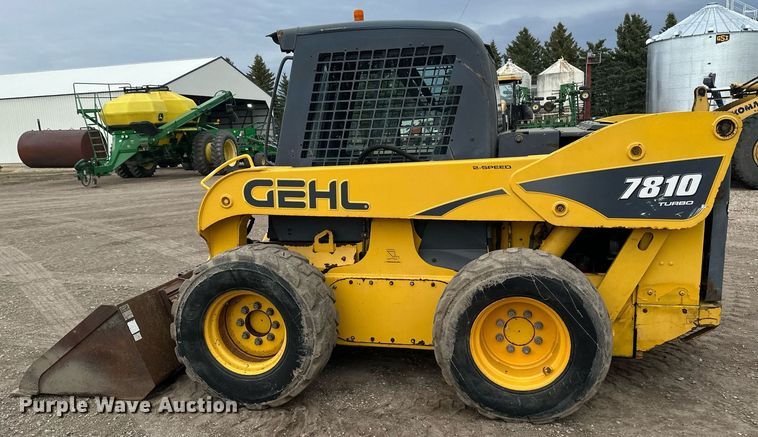 image for item EN3030 2005 Gehl 7810 skid steer loader