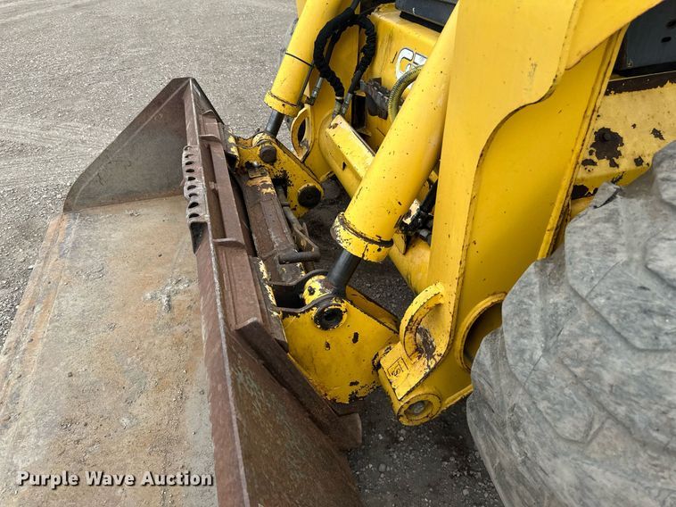 image for item EN3030 2005 Gehl 7810 skid steer loader