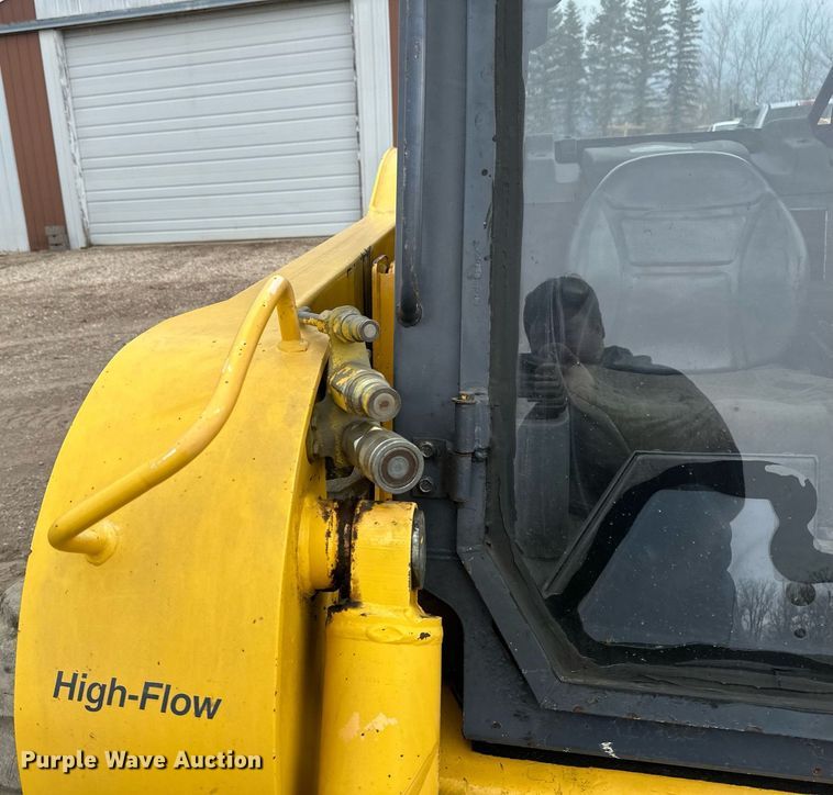 image for item EN3030 2005 Gehl 7810 skid steer loader