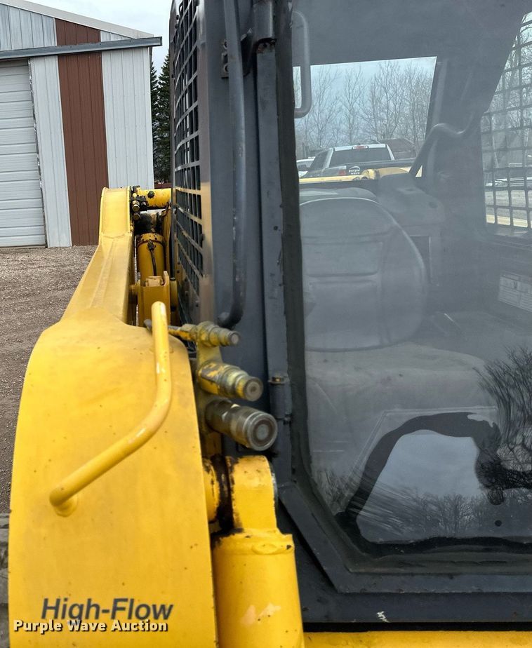 image for item EN3030 2005 Gehl 7810 skid steer loader