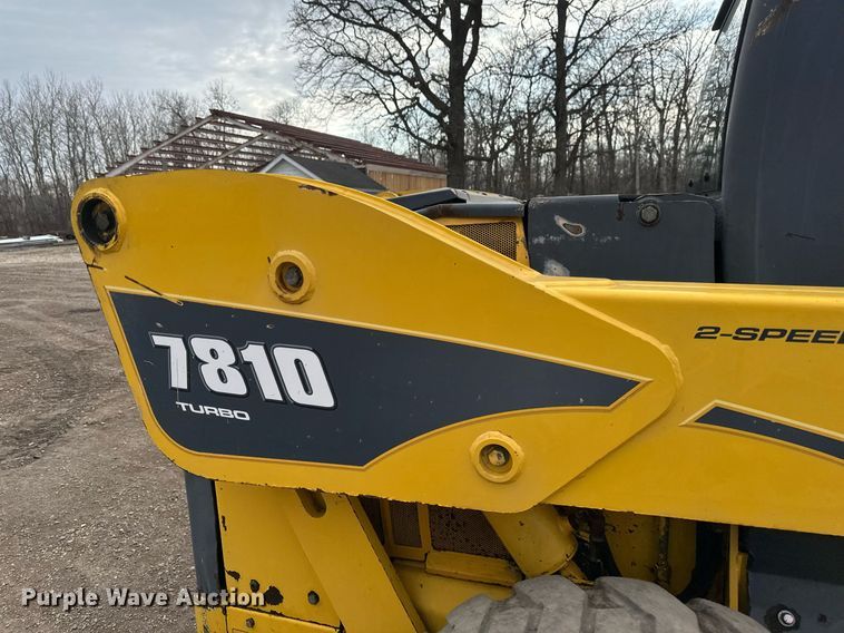 image for item EN3030 2005 Gehl 7810 skid steer loader