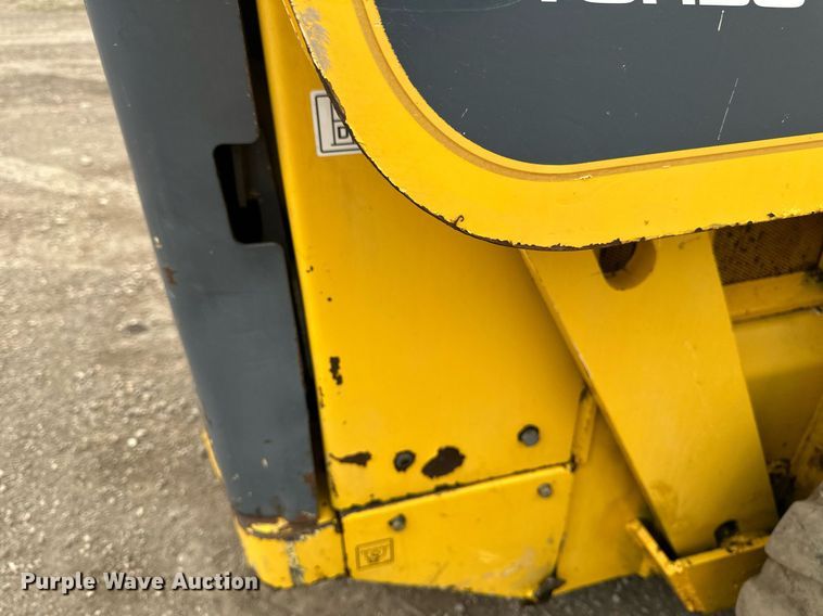 image for item EN3030 2005 Gehl 7810 skid steer loader