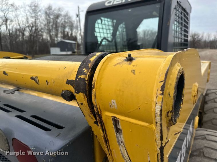 image for item EN3030 2005 Gehl 7810 skid steer loader