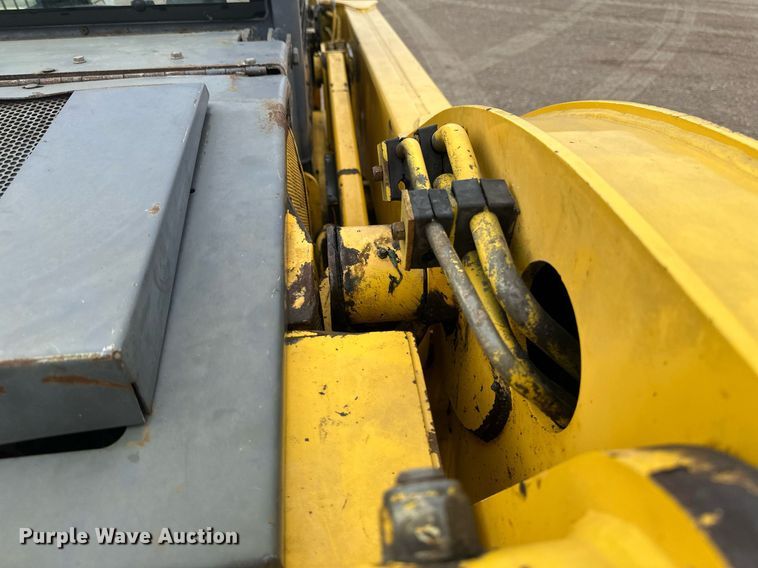 image for item EN3030 2005 Gehl 7810 skid steer loader