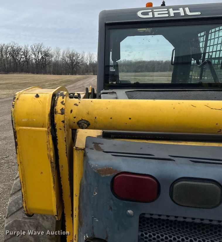 image for item EN3030 2005 Gehl 7810 skid steer loader