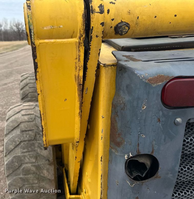 image for item EN3030 2005 Gehl 7810 skid steer loader