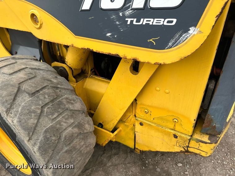 image for item EN3030 2005 Gehl 7810 skid steer loader