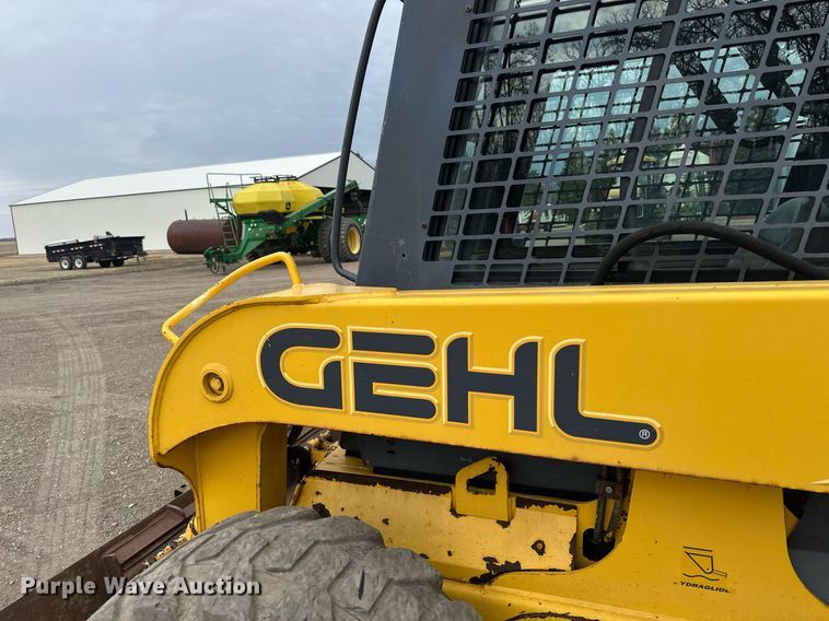 image for item EN3030 2005 Gehl 7810 skid steer loader